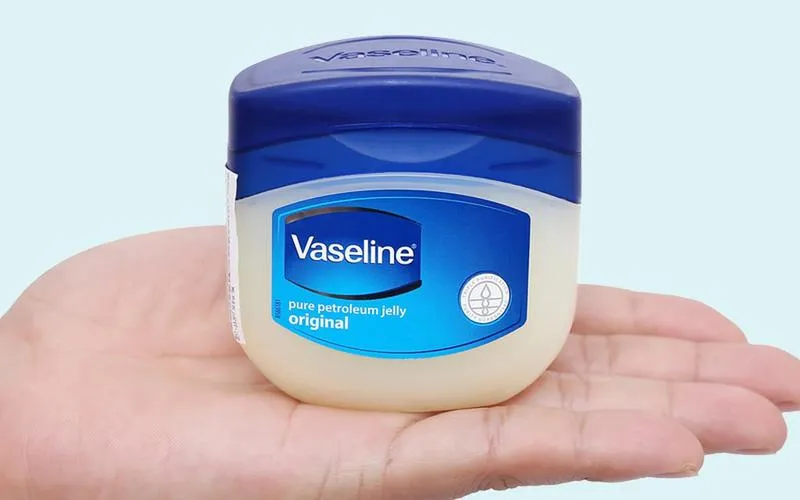 Vaseline dưỡng ẩm là gì? Công dụng của Vaseline dưỡng ẩm