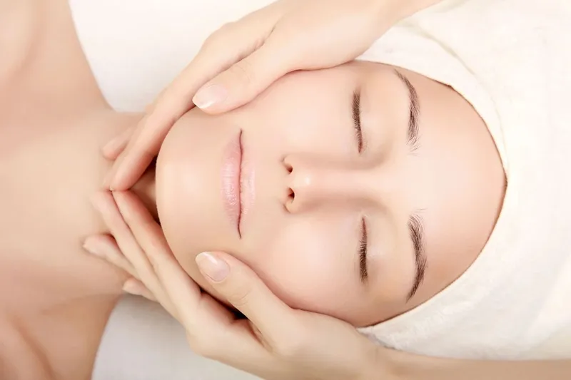 Cách massage mặt bị lệch hiệu quả và đơn giản tại nhà