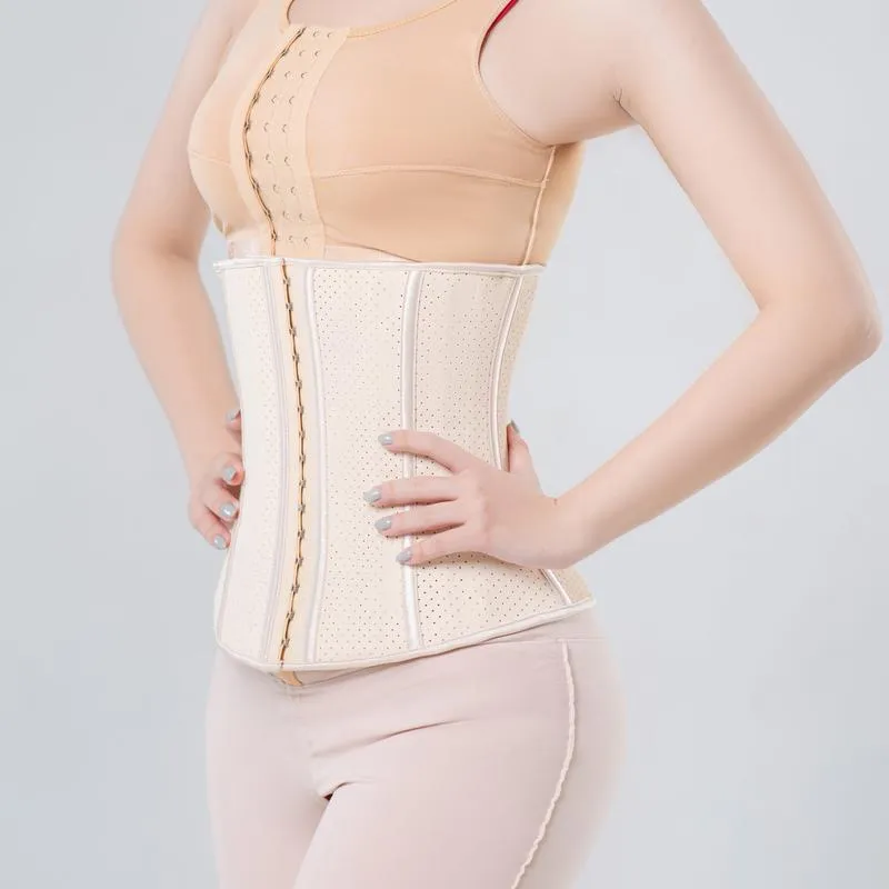 Xỏ khuyên rốn có đeo latex được không?