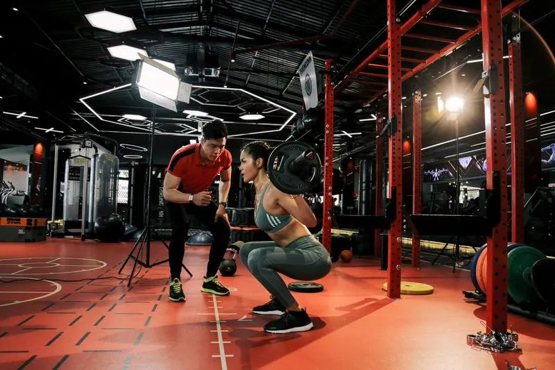 Xỏ khuyên rốn có tập gym được không? Một số lưu ý sau khi xỏ khuyên rốn